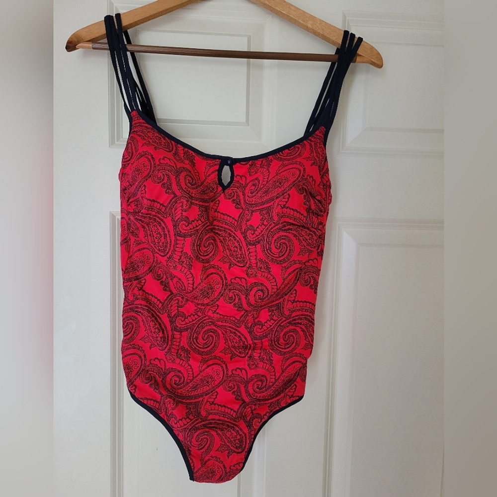 Women's Bathing suit size US 14, cub B - Lidea brand from Germany